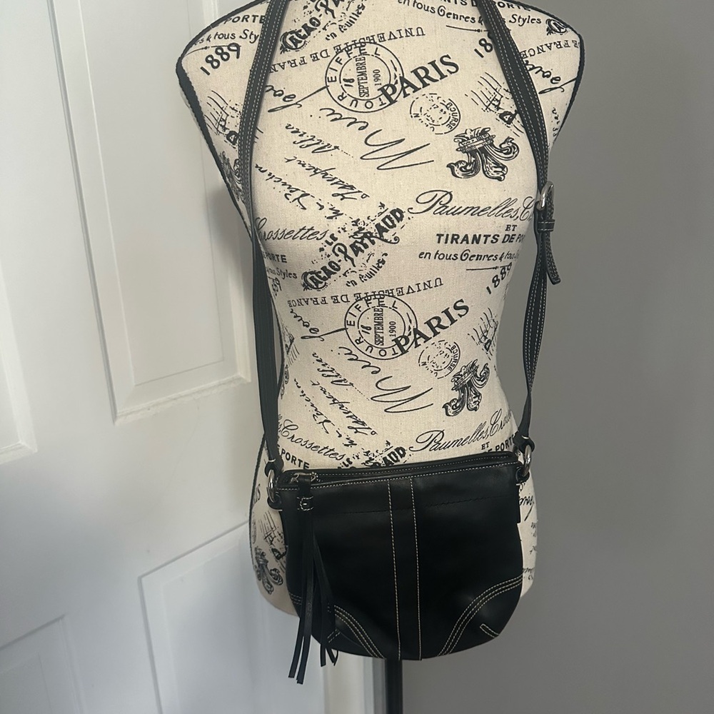 Vintage Coach black long handle leather purse tassel
